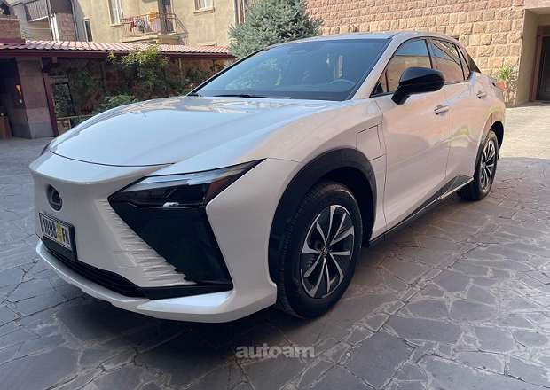 Lexus RZ 300