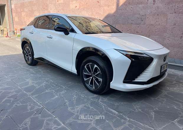 Lexus RZ 300
