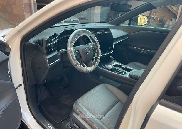 Lexus RZ 300