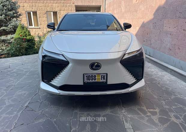 Lexus RZ 300