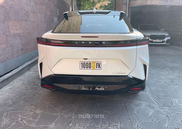 Lexus RZ 300