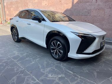 Lexus RZ 300  2025 