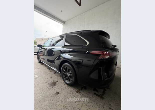 Toyota Sienna 2021 — լուսանկար 3