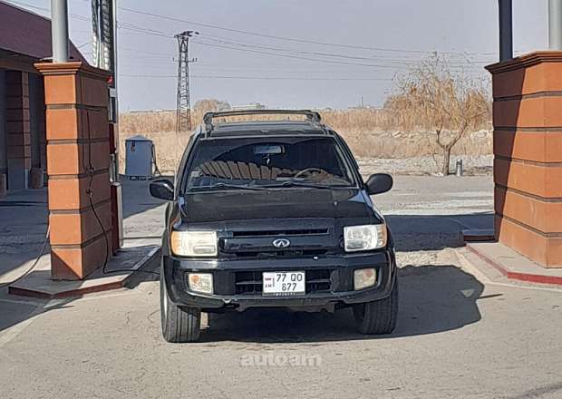 Infiniti QX4 2001 — фото 1