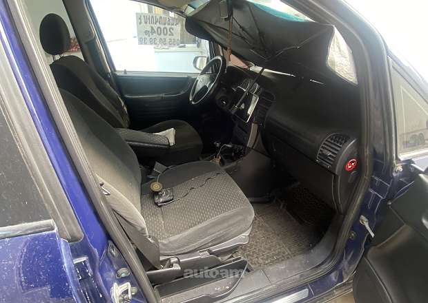 Opel Zafira 2004 — լուսանկար 3