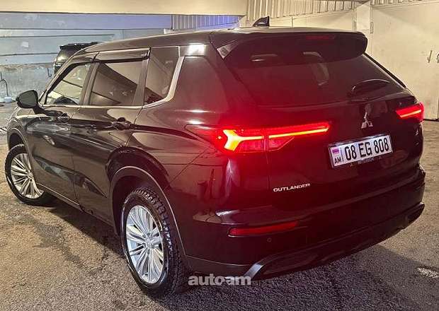 Mitsubishi Outlander 2021 — լուսանկար 3