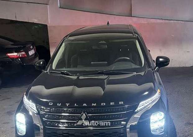 Mitsubishi Outlander 2021 — լուսանկար 1