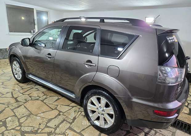 Mitsubishi Outlander 2010 — լուսանկար 3