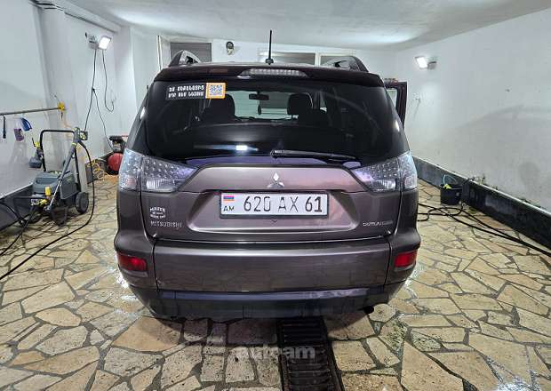 Mitsubishi Outlander 2010 — լուսանկար 2