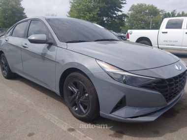 Hyundai Elantra  2022 