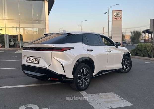 Lexus RZ 300