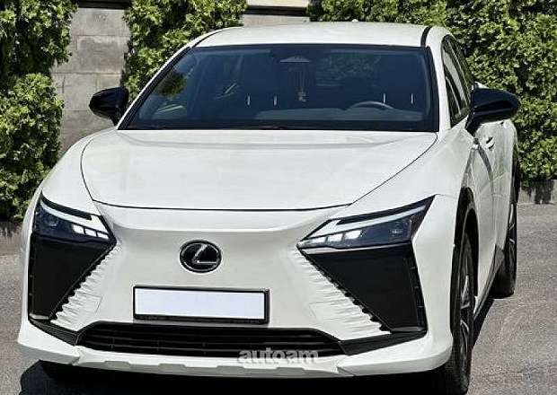 Lexus RZ 300