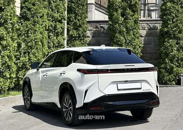 Lexus RZ 300
