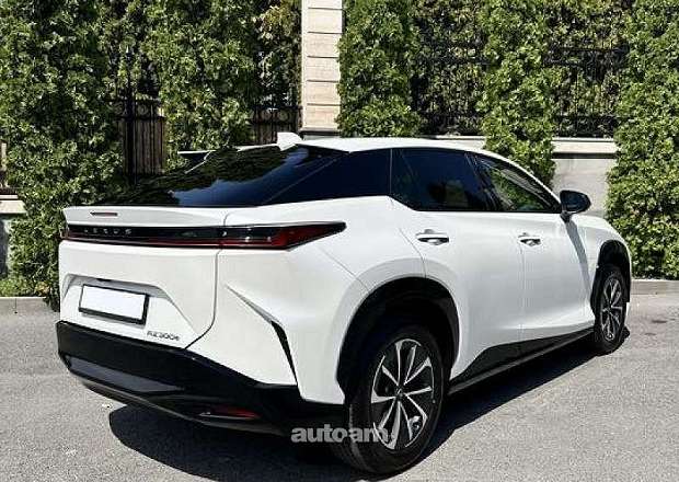 Lexus RZ 300