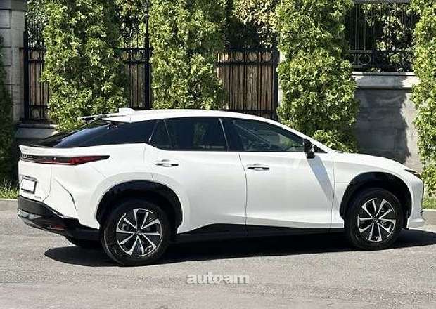 Lexus RZ 300