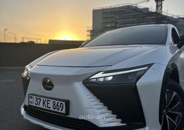Lexus RZ 300