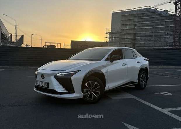 Lexus RZ 300