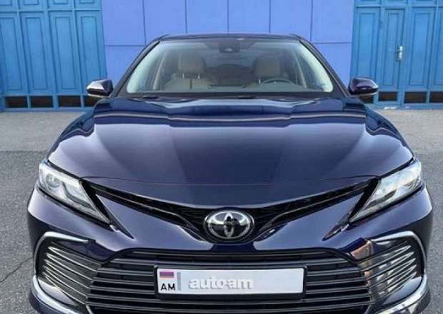 Toyota Camry 2022 — фото 1