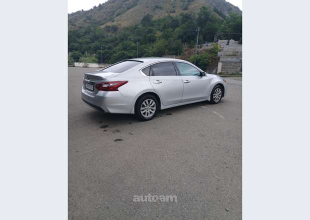 Nissan Altima