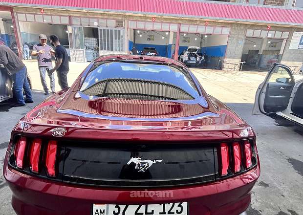 Ford Mustang 2019 — photo 2