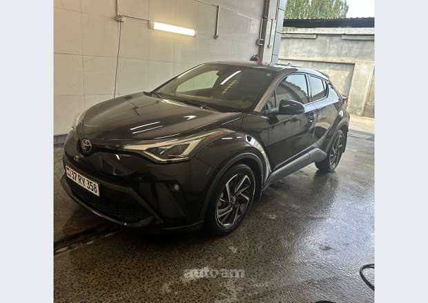 Toyota C-HR 2020 — photo 2