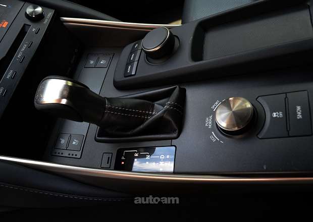 Lexus IS 300 F Sport 2018 — լուսանկար 9