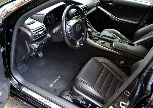 Lexus IS 300 F Sport 2018 — լուսանկար 12