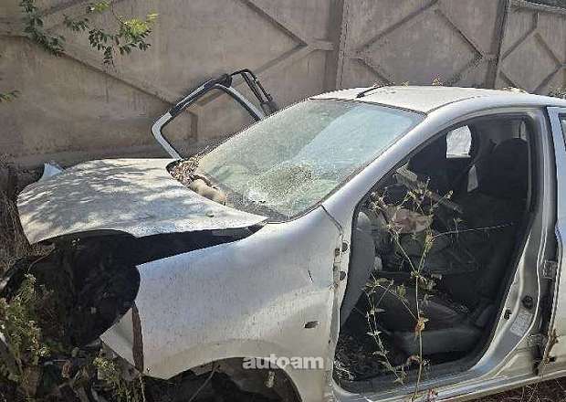Nissan Micra 2011 — լուսանկար 2