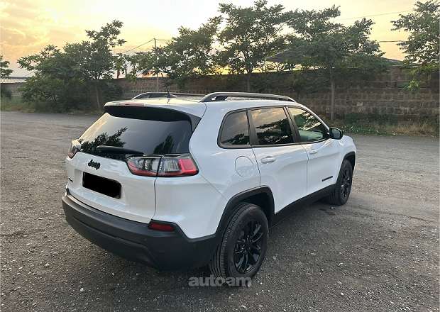 Jeep Cherokee 2023 — լուսանկար 4