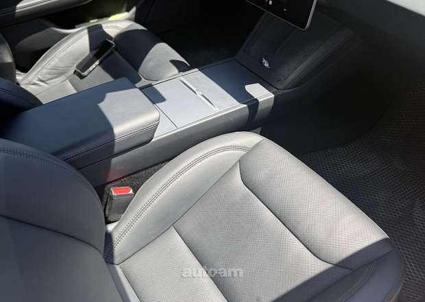 Tesla Model 3 2024 — լուսանկար 3