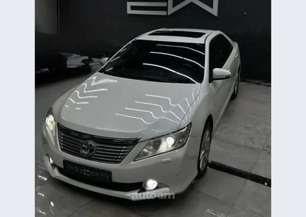 Toyota Camry 2012 — լուսանկար 2