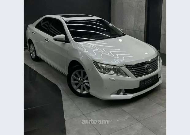 Toyota Camry 2012 — լուսանկար 1
