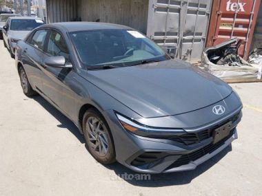 Hyundai Elantra  2024 