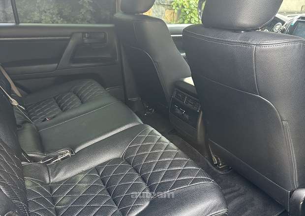 Toyota Land Cruiser 200