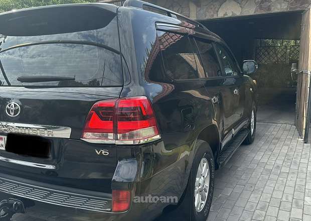 Toyota Land Cruiser 200