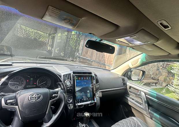 Toyota Land Cruiser 200