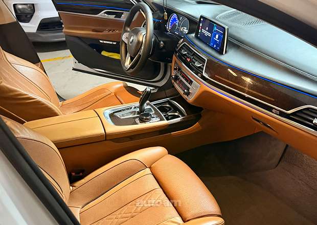 BMW 750