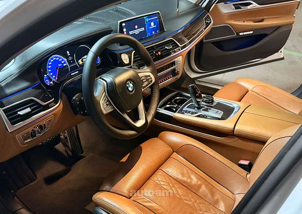 BMW 750