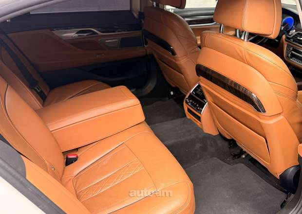 BMW 750