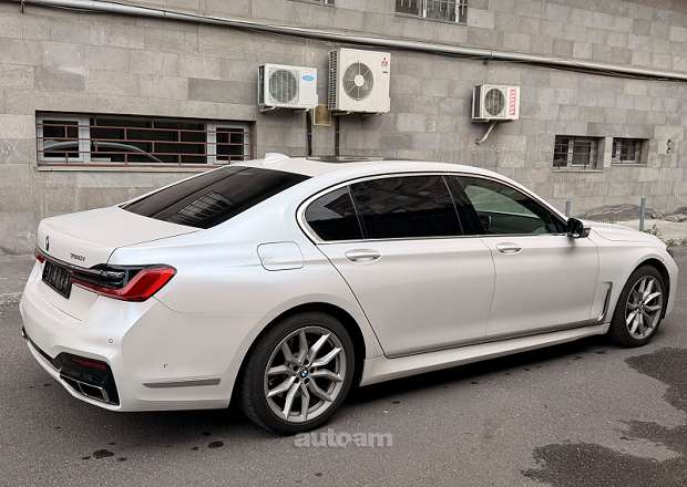 BMW 750