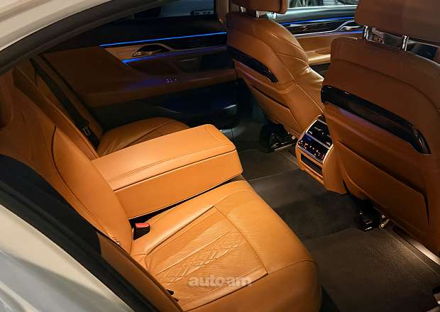 BMW 750
