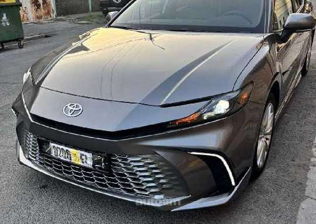 Toyota Camry 2025 — photo 1