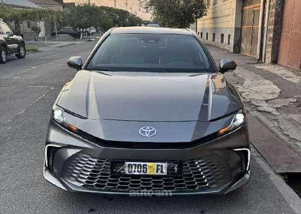 Toyota Camry 2025 — photo 2