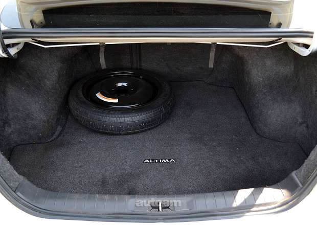 Nissan Altima 2018 — լուսանկար 13