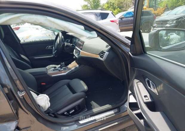 BMW 330