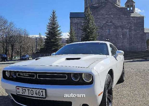 Dodge Challenger 2018 — photo 1