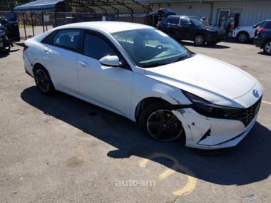 Hyundai Elantra  2021 