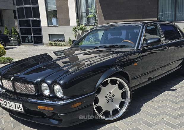 Jaguar XJ8 1998 — լուսանկար 2