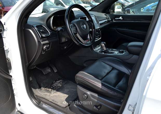 Jeep Grand Cherokee 2019 — լուսանկար 6