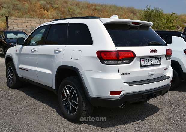 Jeep Grand Cherokee 2019 — լուսանկար 14